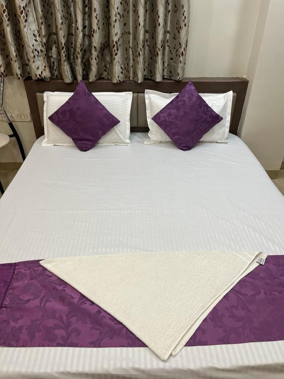 Lavish Living Villa Varanasi Bagian luar foto