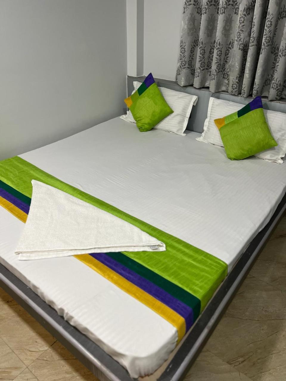 Lavish Living Villa Varanasi Bagian luar foto
