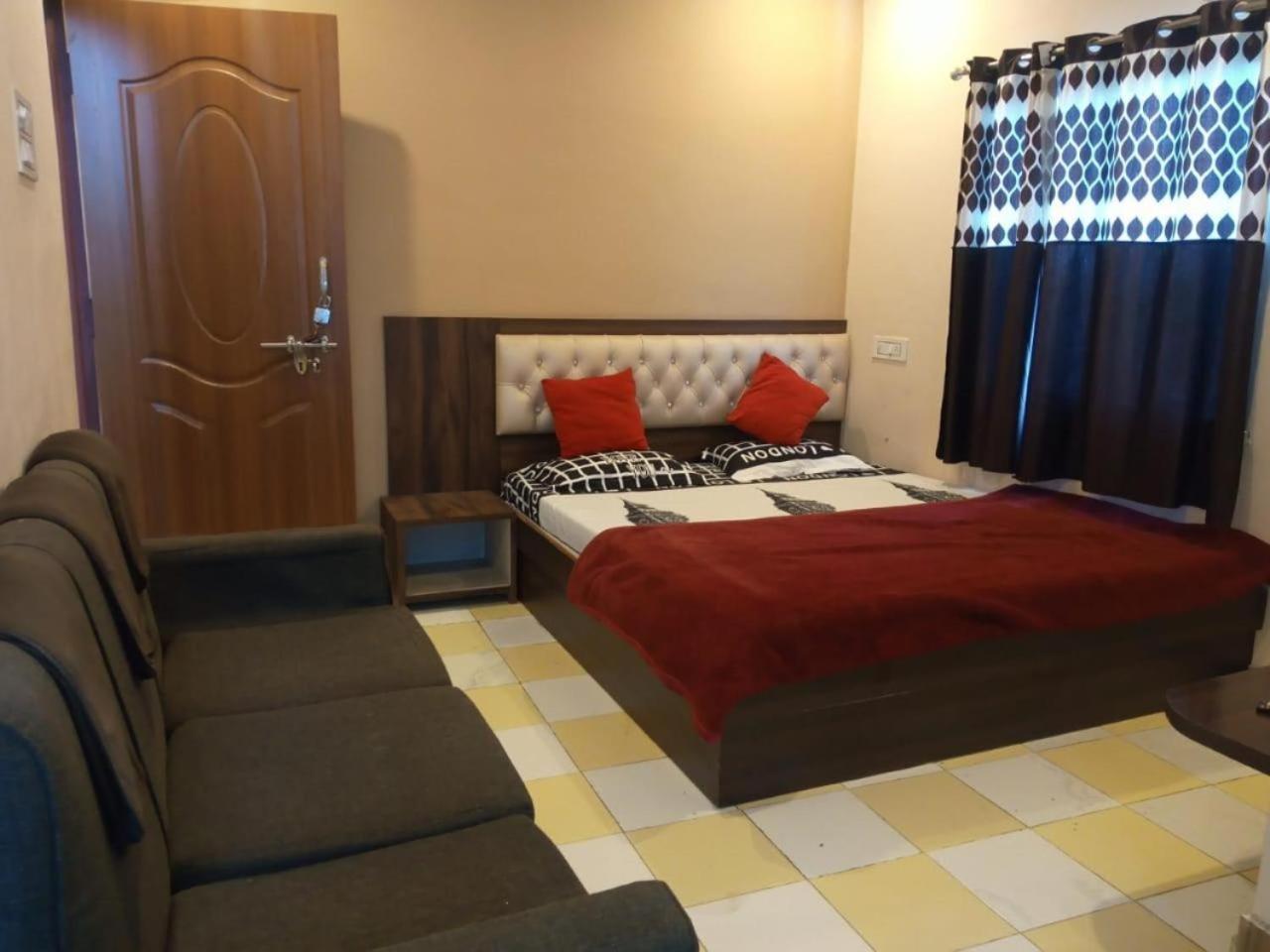 Lavish Living Villa Varanasi Bagian luar foto